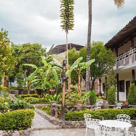 Hostal Jardin Escondido 빌카밤바 외부 사진